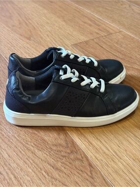 Lifestride sneaker